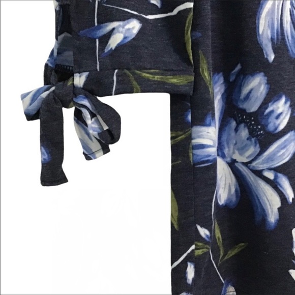 Mai Soli Navy Floral Print Top Size S Tie Sleeves NWT Made In USA - Picture 6 of 8